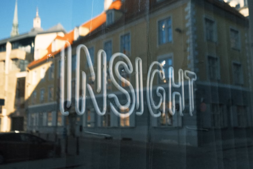 AI dashboard analyzing customer behavior and emotions in 2025